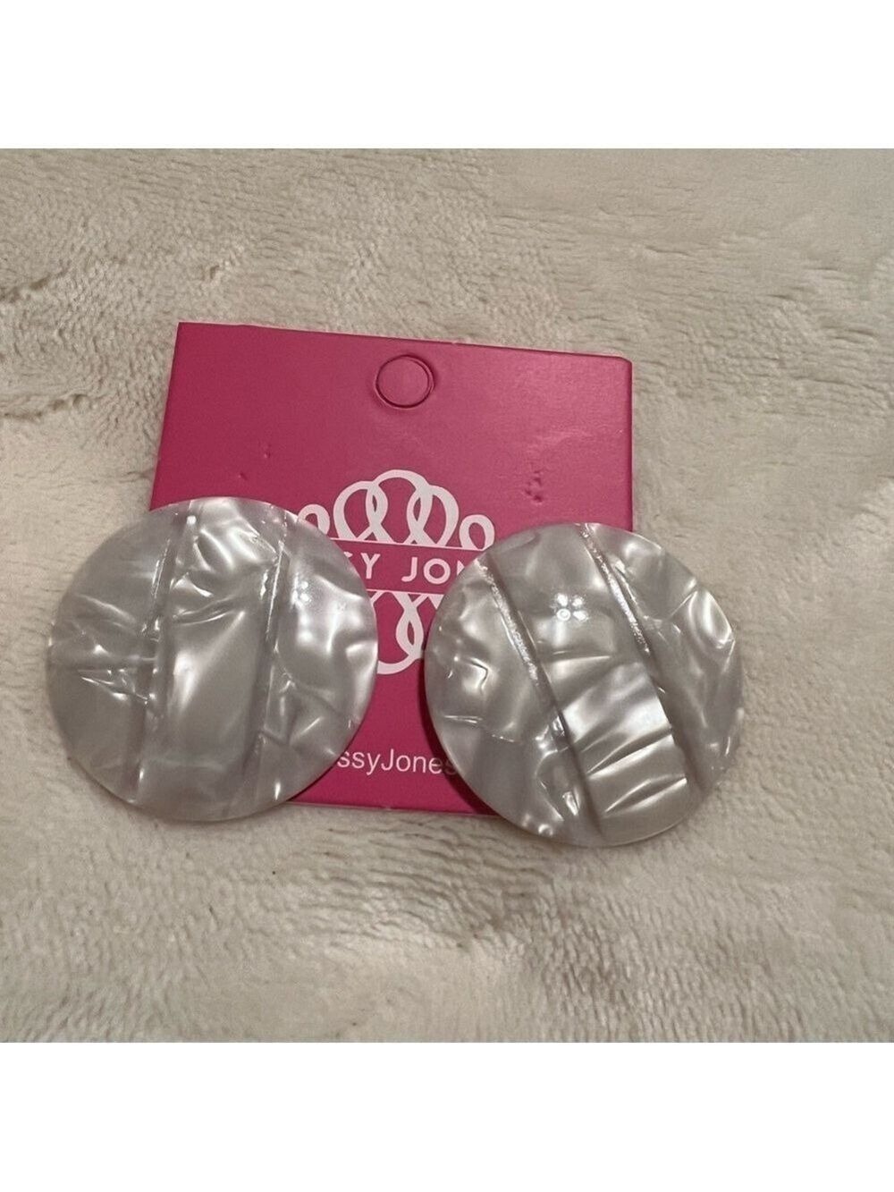 NWT Sassy Jones Zaria Studs White (Oyster)